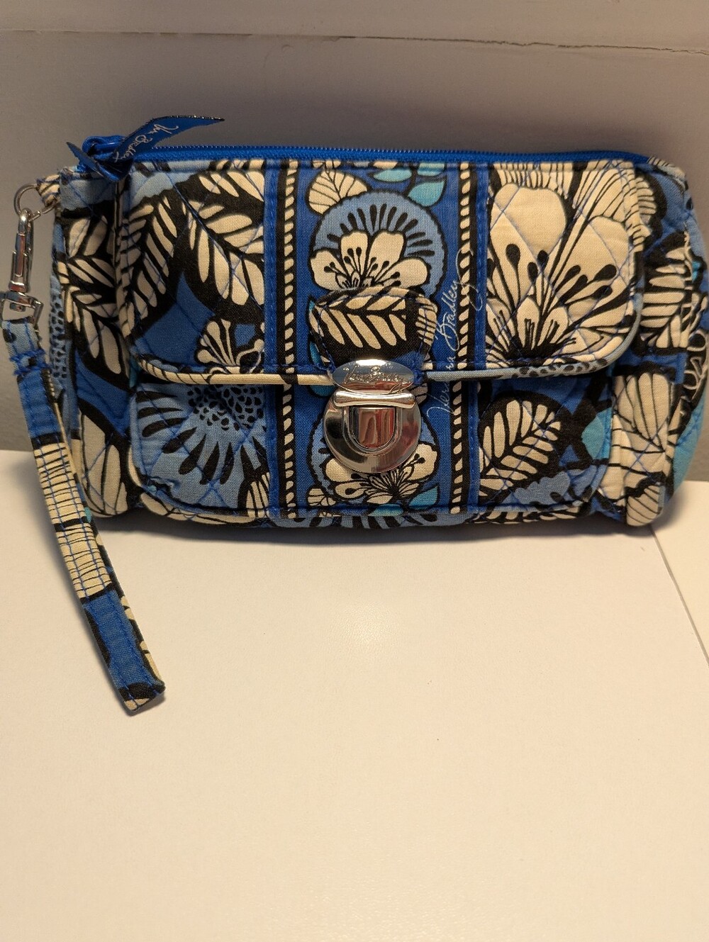 Vera Bradley Rhythm & Blues Turnlock Wristlet Wallet Clutch Organizer Blue Black